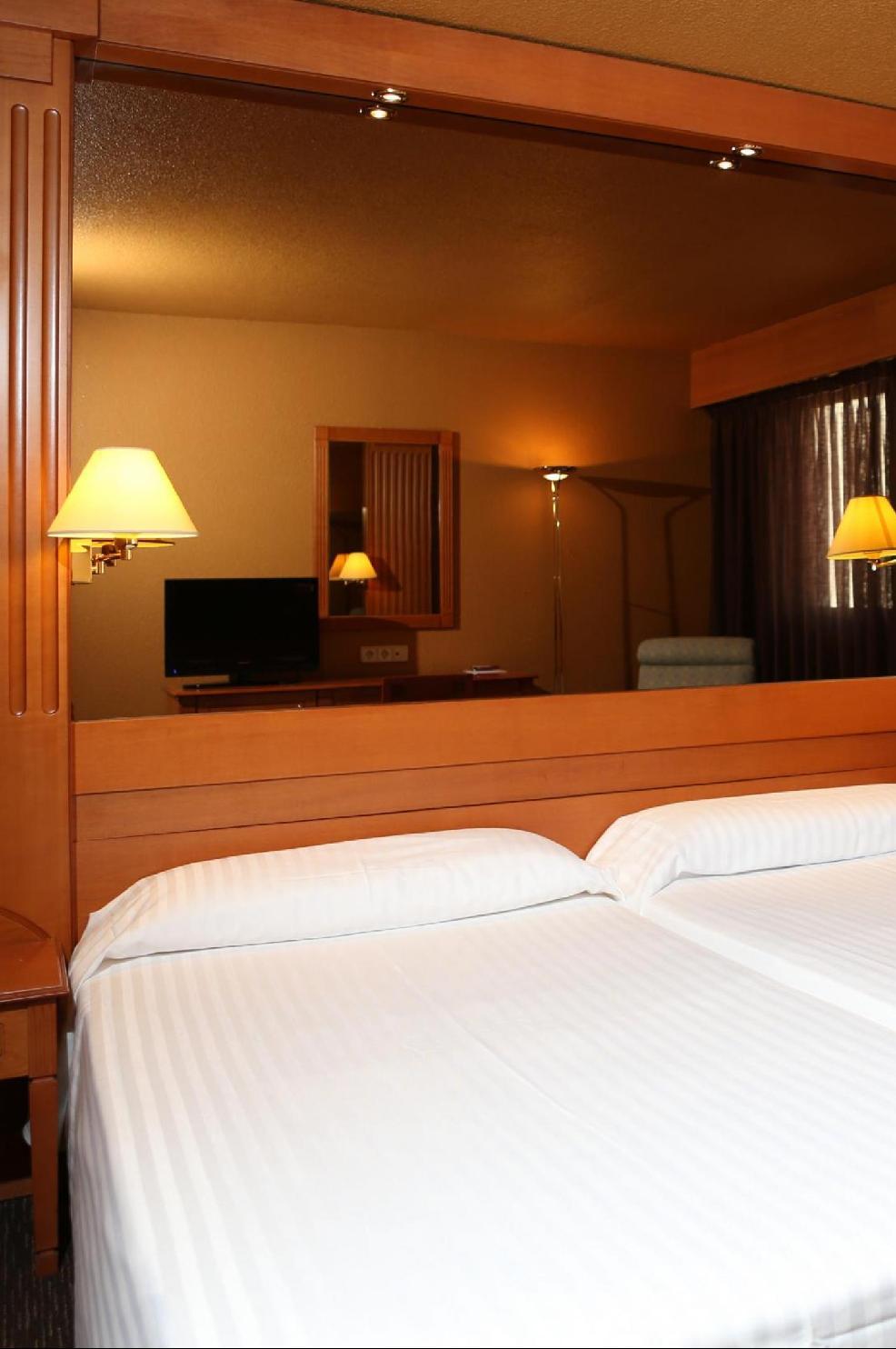 Exe Campus Otel Cerdanyola del Valles Dış mekan fotoğraf