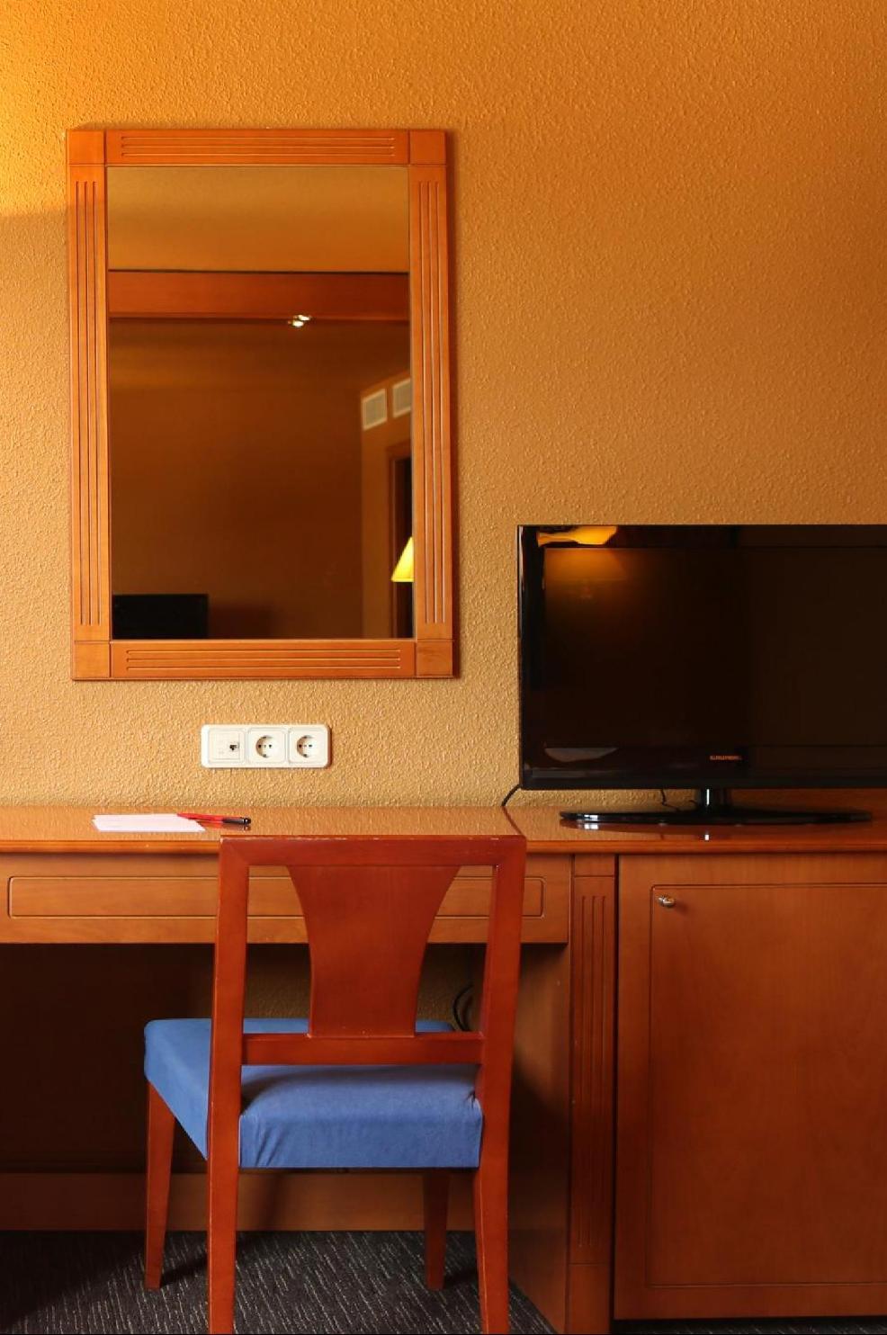 Exe Campus Otel Cerdanyola del Valles Dış mekan fotoğraf