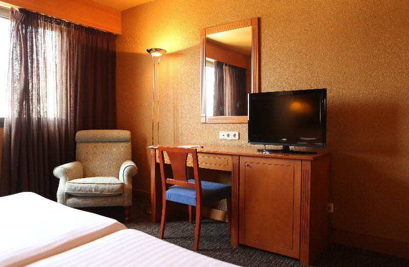 Exe Campus Otel Cerdanyola del Valles Dış mekan fotoğraf